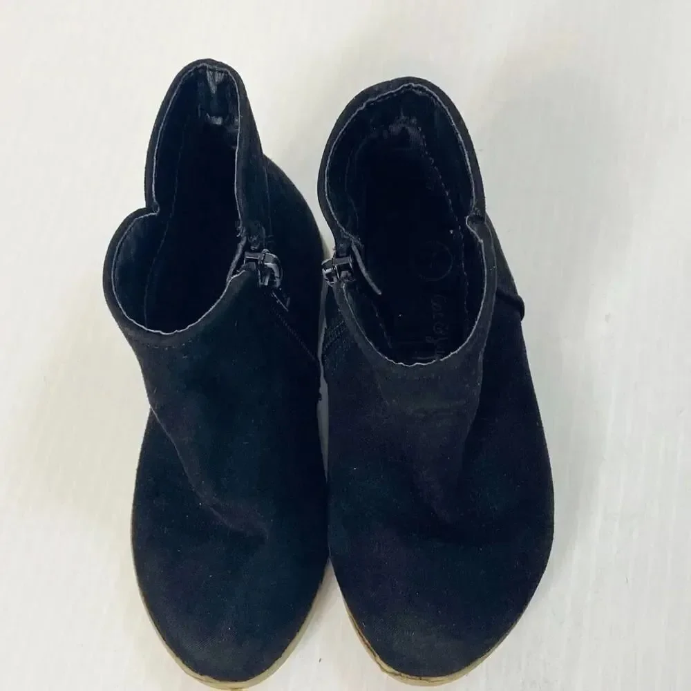 Cat & Jack Black Zip Up Booties Sz 7